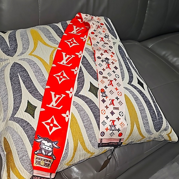 Lv purse scarf I have 2 of this print - Picture 1 of 4